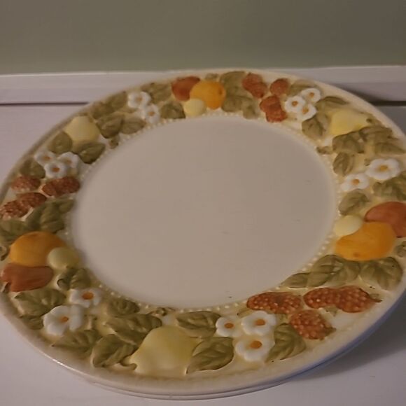 Set of Four Metlox Dinner Plates - Picture 5 of 8